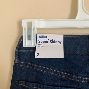 Old navy skinny jeans. Dark wash